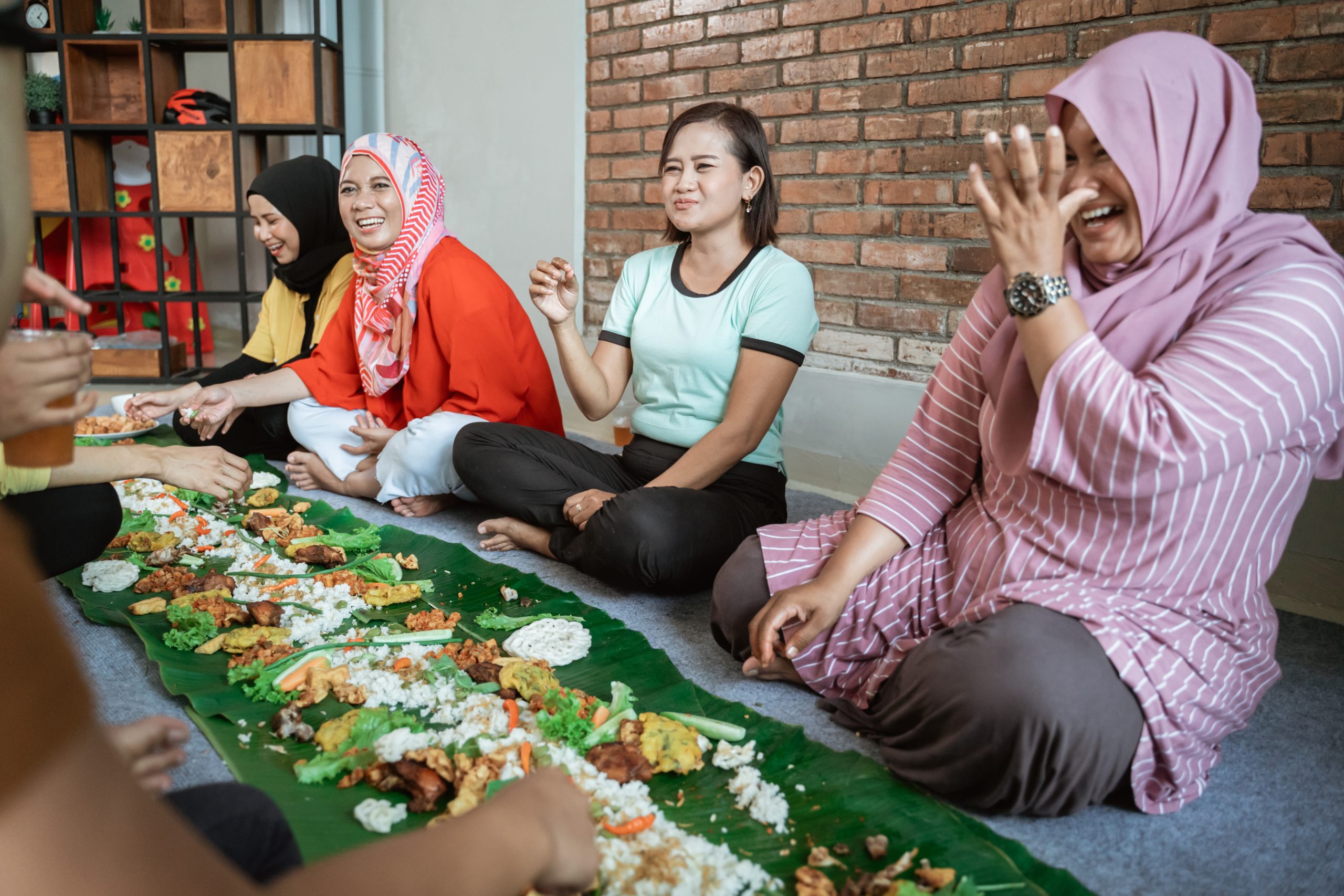 https://senangweb.com.my/demo-utl/wp-content/uploads/2024/12/kembulan-javanese-eating-tradition-together-scaled.jpg